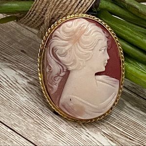 Vintage Unsigned Victorian Lady Cameo Brooch